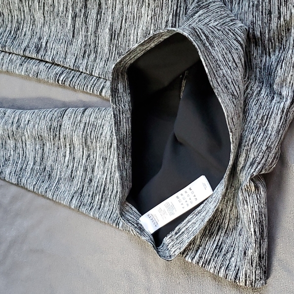 PRETTY ASSETS BY SPANX LEGGINGS - Picture 6 of 9